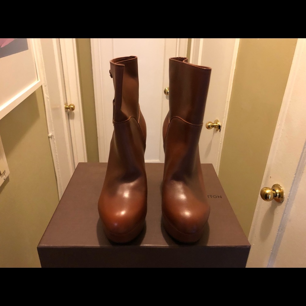 Brand new Authentic LV boots - Picture 5 of 12
